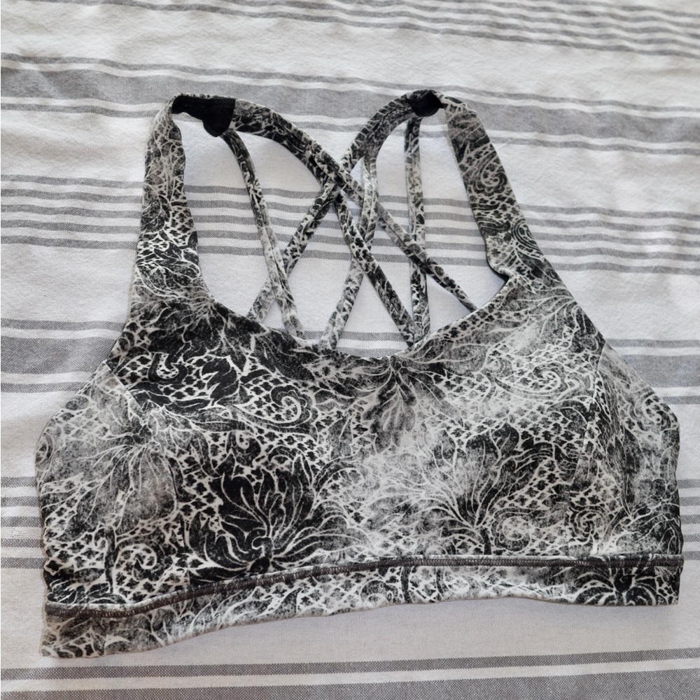 Lululemon Size 6 Free To Be Serene Bra in Serigraph Starlight Black Multi